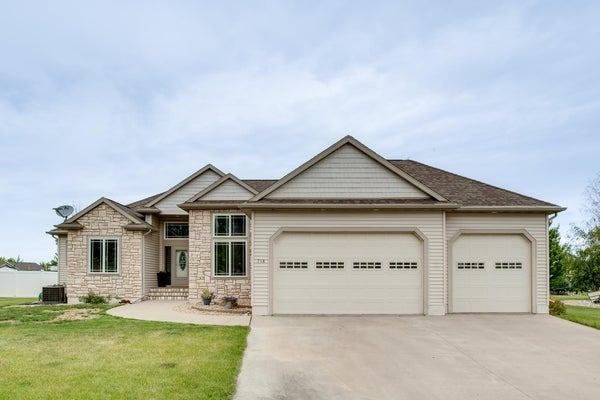 718 N SEDONA DR, WEST FARGO, ND 58078 - Image 602f49be60fad4886e72d1bc7b98a42e/1879481661