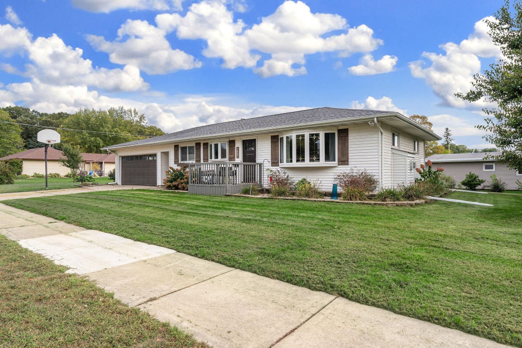 Photo of 1807 2nd Avenue NW, Austin, MN 55912 (MLS # 7151409)