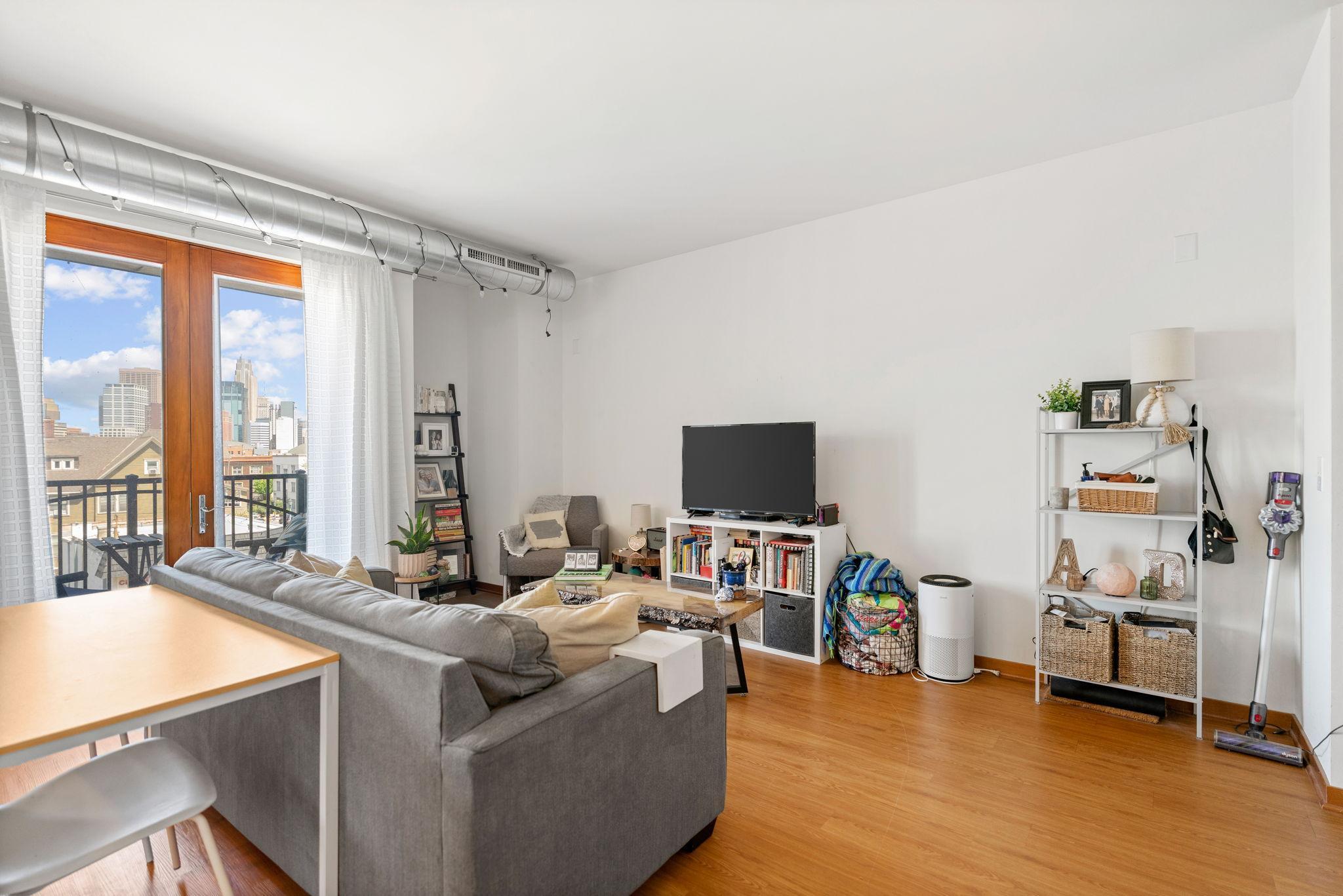 15 E Franklin Avenue 320