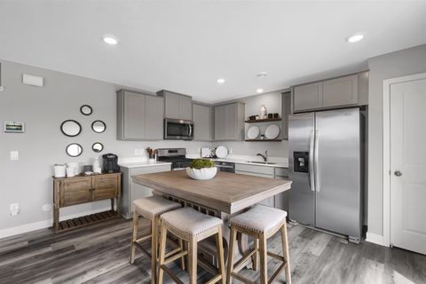 2010 Clearwater Terrace Shakopee MN 55379