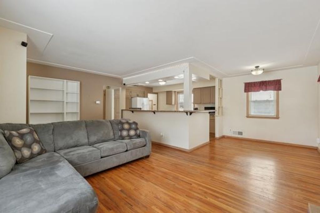 Photo of 536 Idaho Avenue E, Saint Paul, MN 55130 (MLS # 7011738)