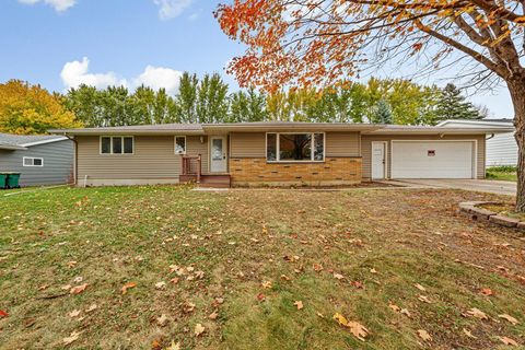 Photo of 1722 Southview Lane, Albert Lea, MN 56007 (MLS # 6804874)