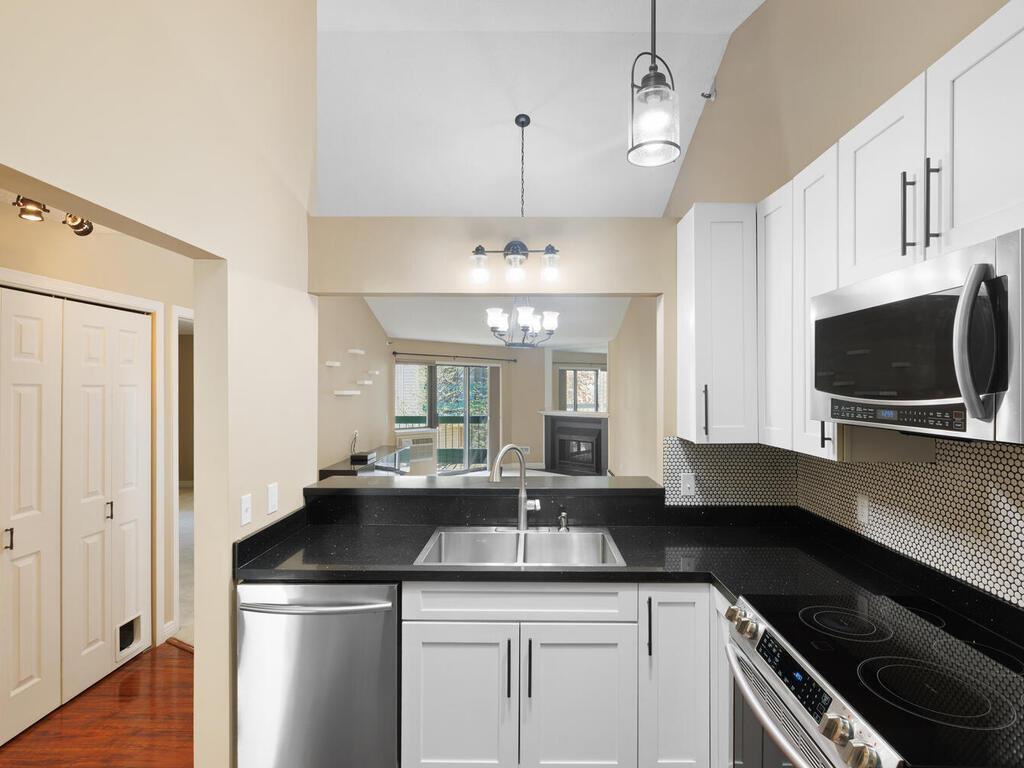 7605 Edinborough Way 6314