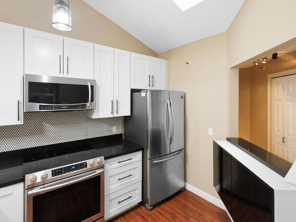 7605 Edinborough Way 6314
