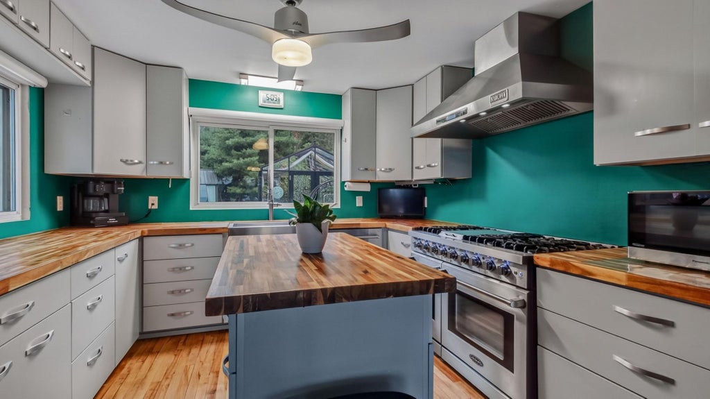 Photo of 5565 N Shore Drive, Eau Claire, WI 54703 (MLS # 7150825)