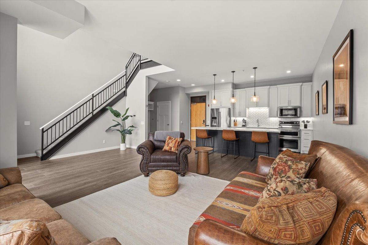 9 W Franklin Avenue 308