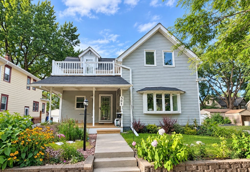 Photo of 303 Page Street W, Saint Paul, MN 55107 (MLS # 7140411)