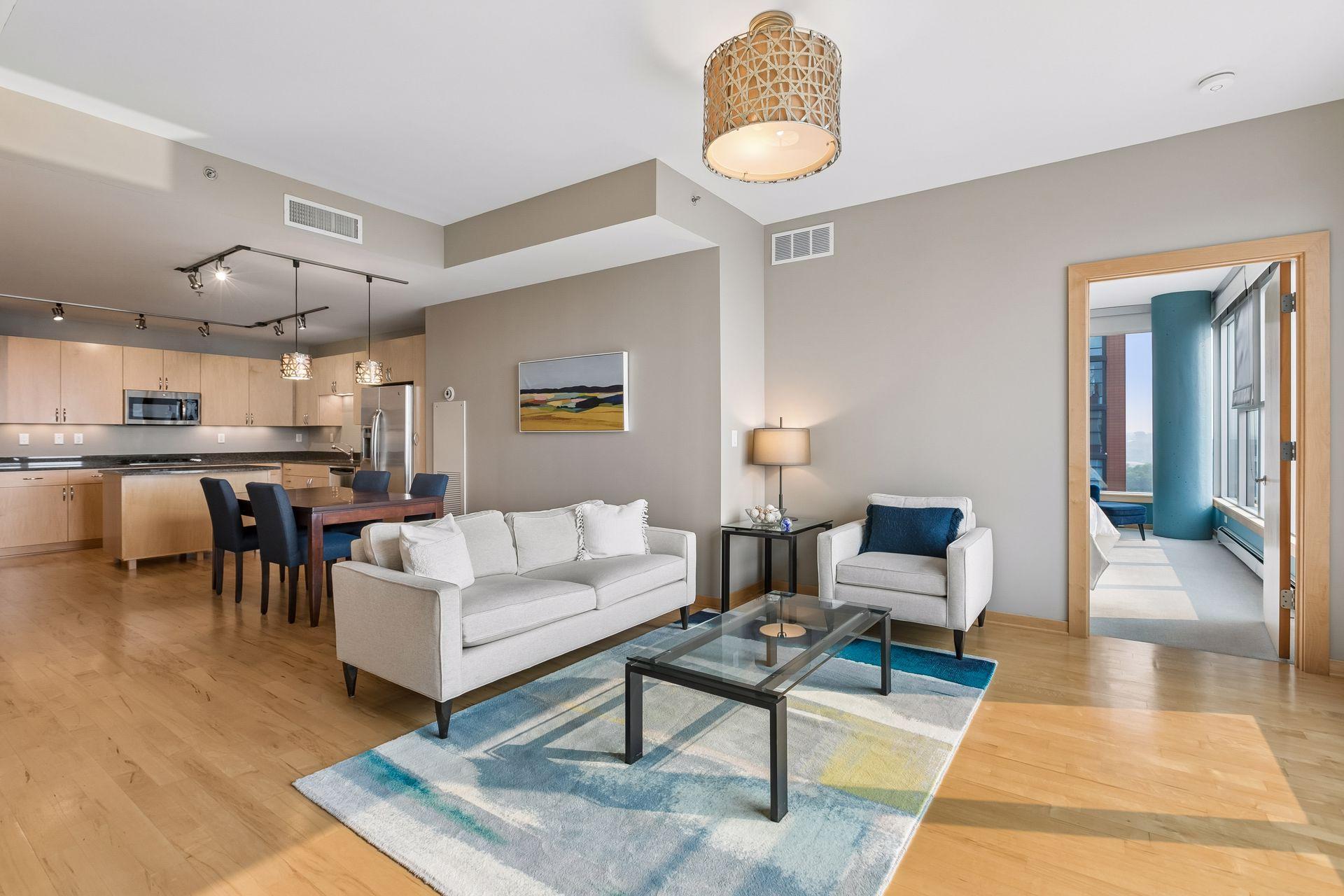 215 10th Avenue S 637