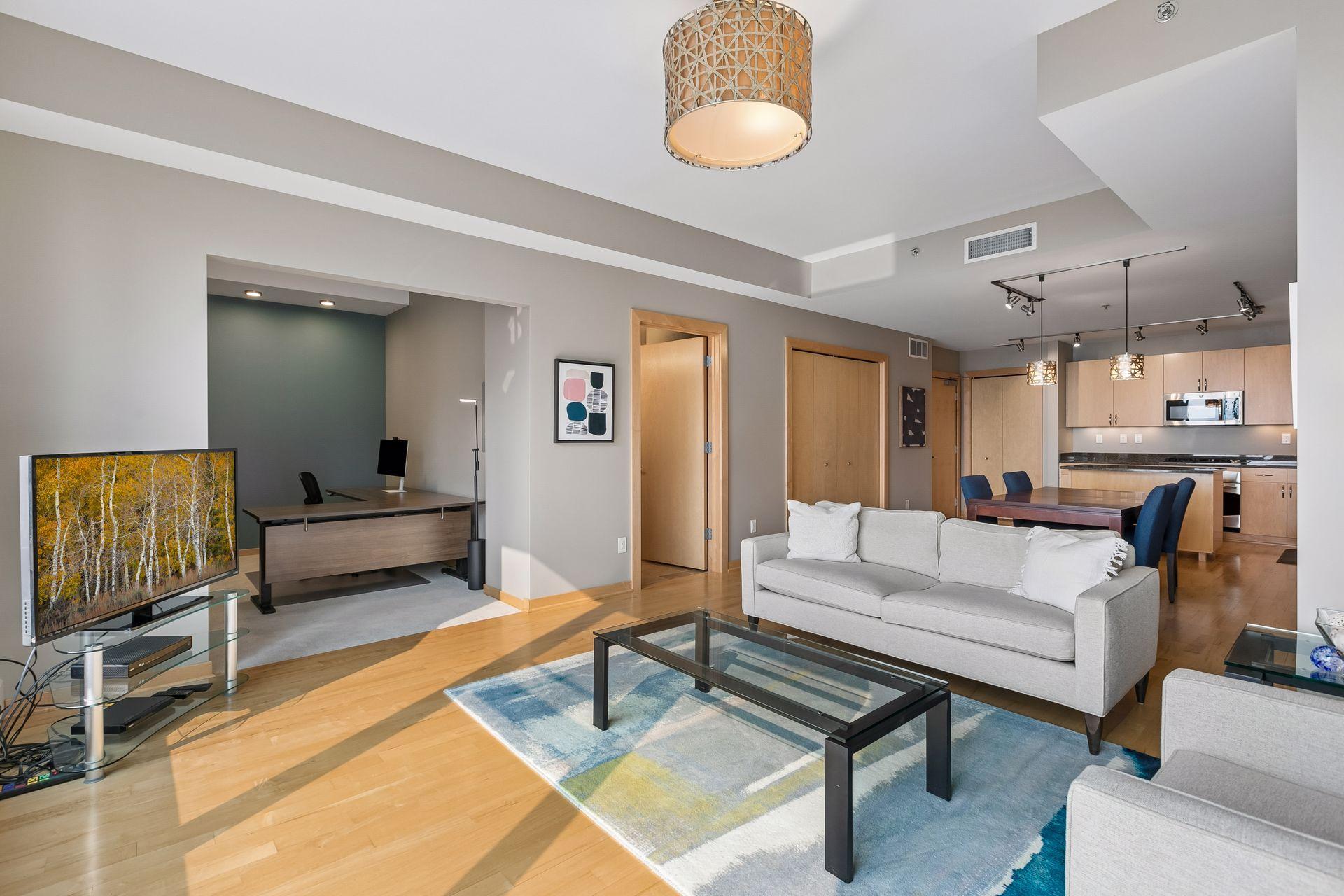 215 10th Avenue S 637