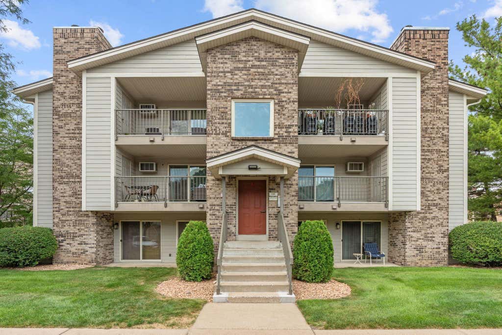 Photo of 2100 Ridge Drive #22, Saint Louis Park, MN 55416 (MLS # 7131255)