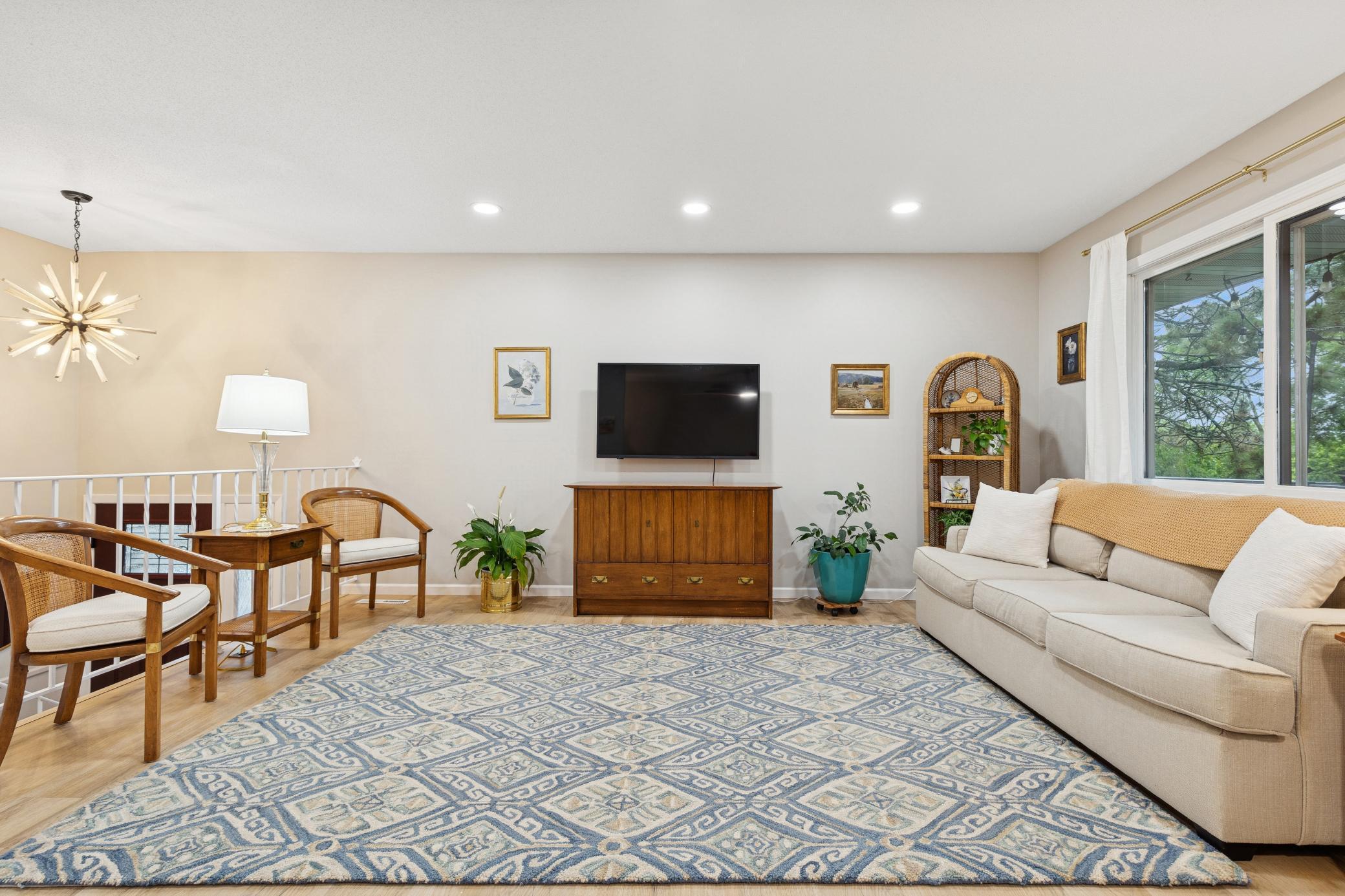 4152 Sylvia Lane S