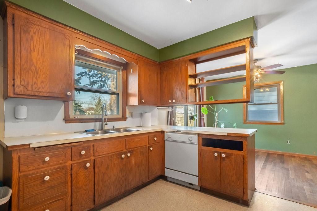 3652 Lincoln Street NE