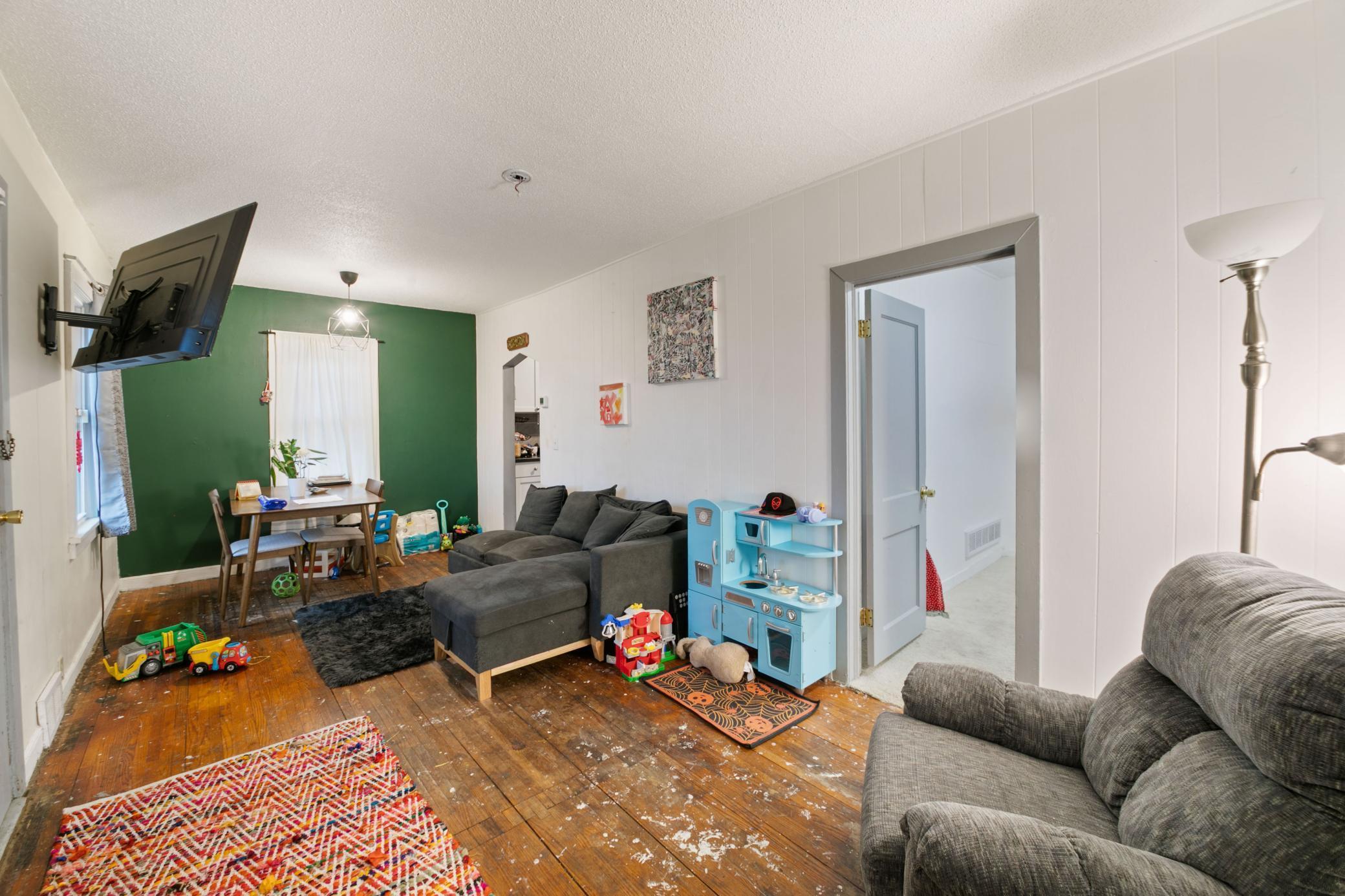 1612 County Road C E