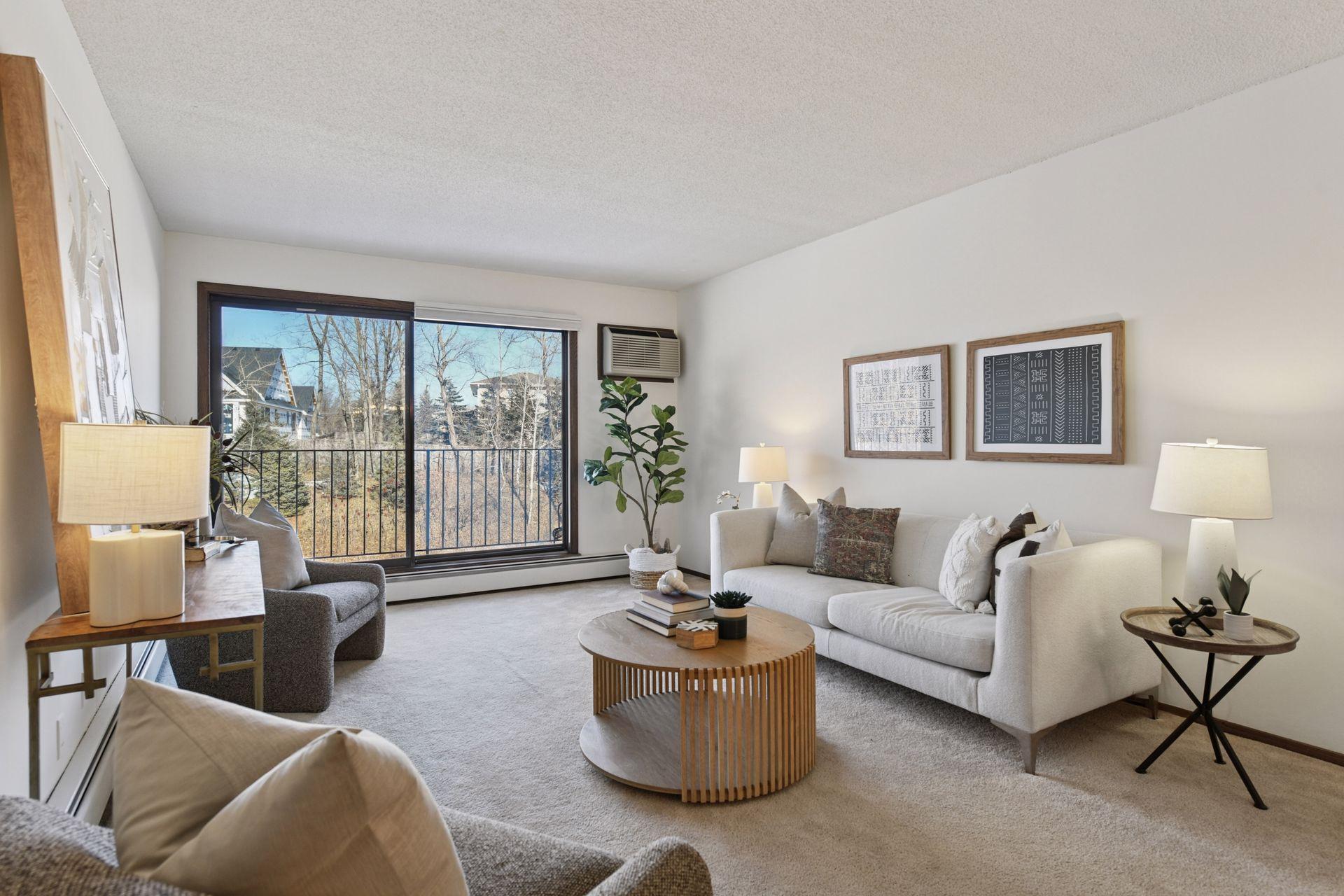 205 Barry Avenue S 303