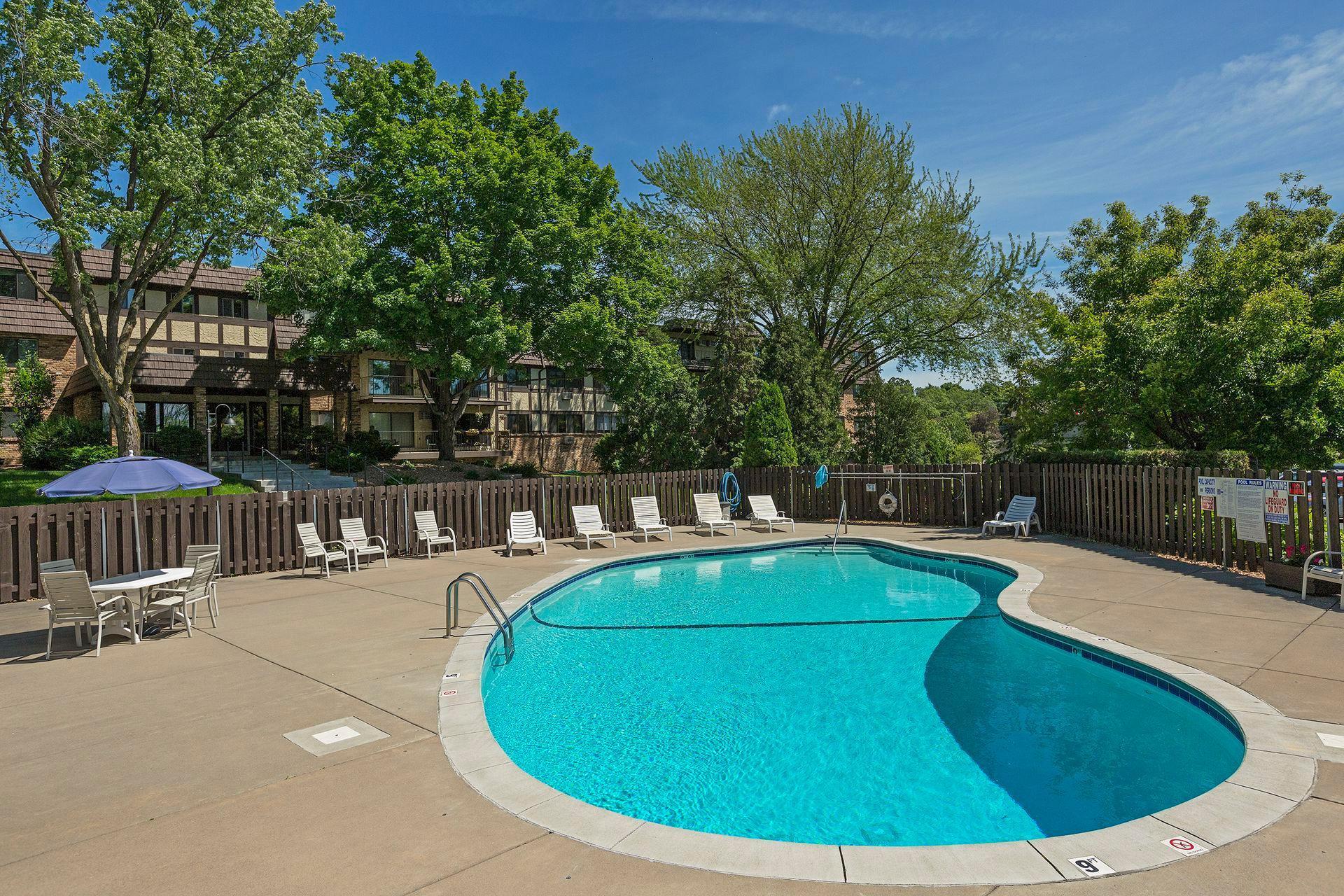 205 Barry Avenue S 303