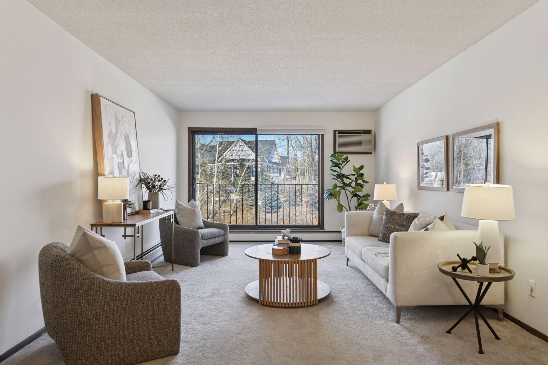 205 Barry Avenue S 303