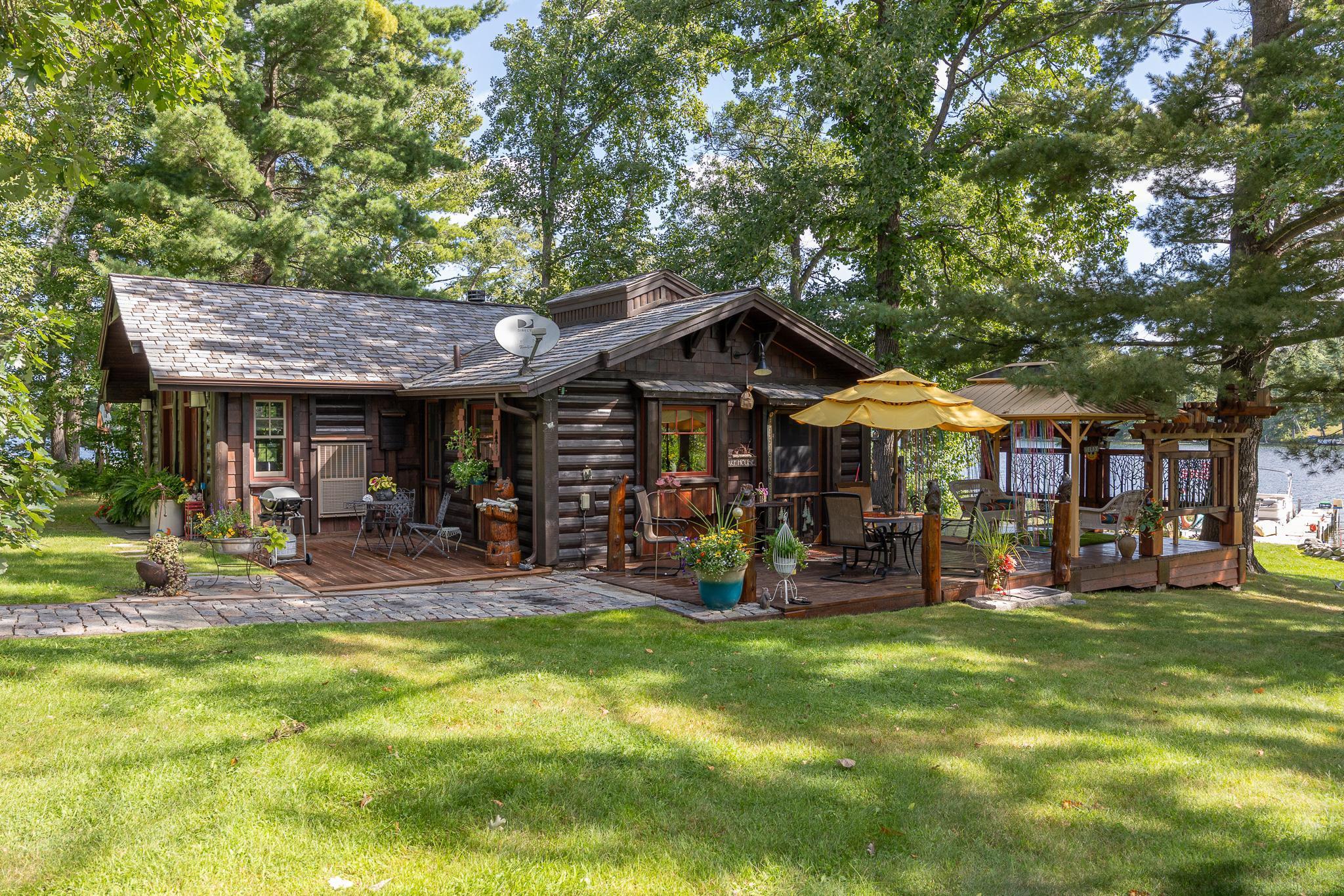 1292 Larrup Trail SW