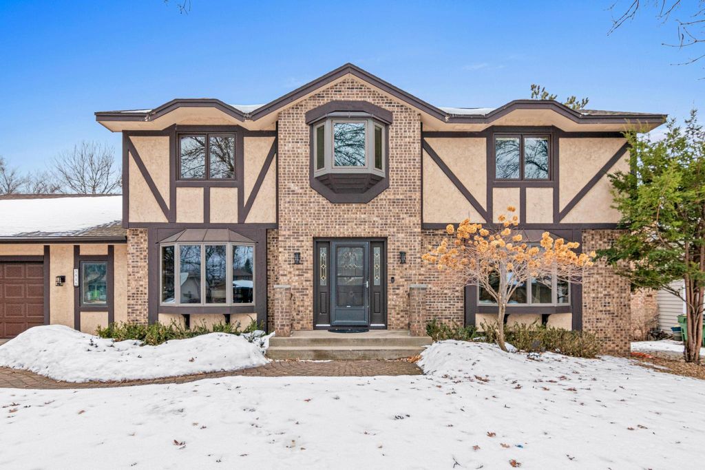 Photo of 5816 Oxford Street N, Shoreview, MN 55126 (MLS # 7020216)