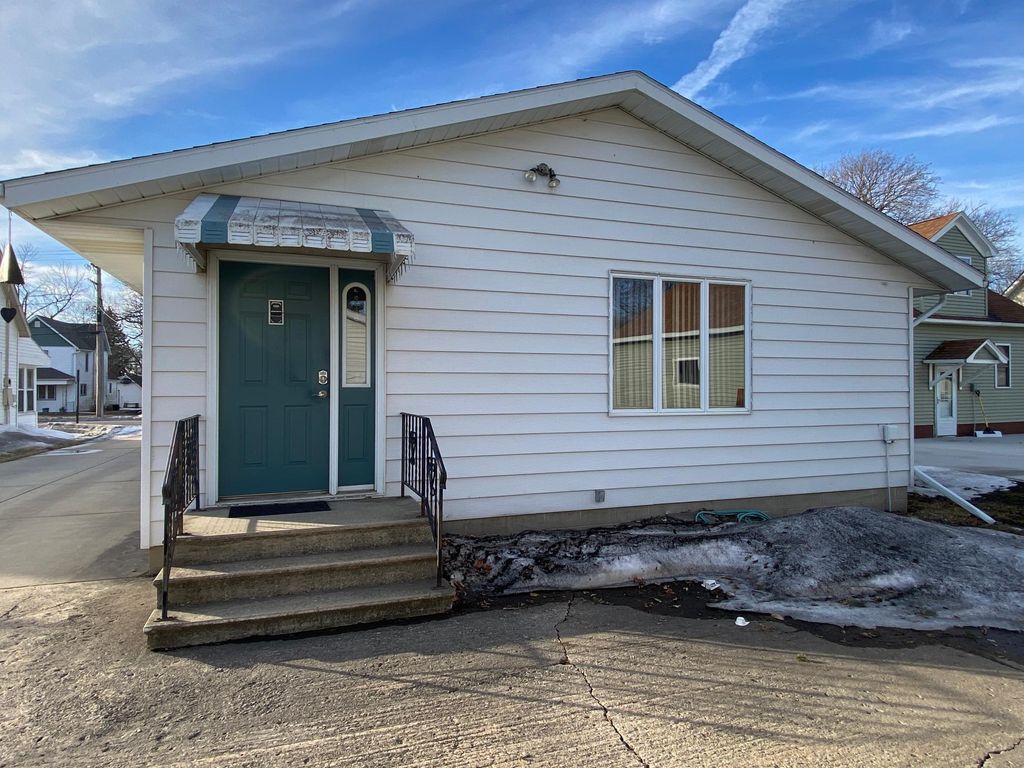 Photo of 245 N Broadway, Alden, MN 56009 (MLS # 7020976)