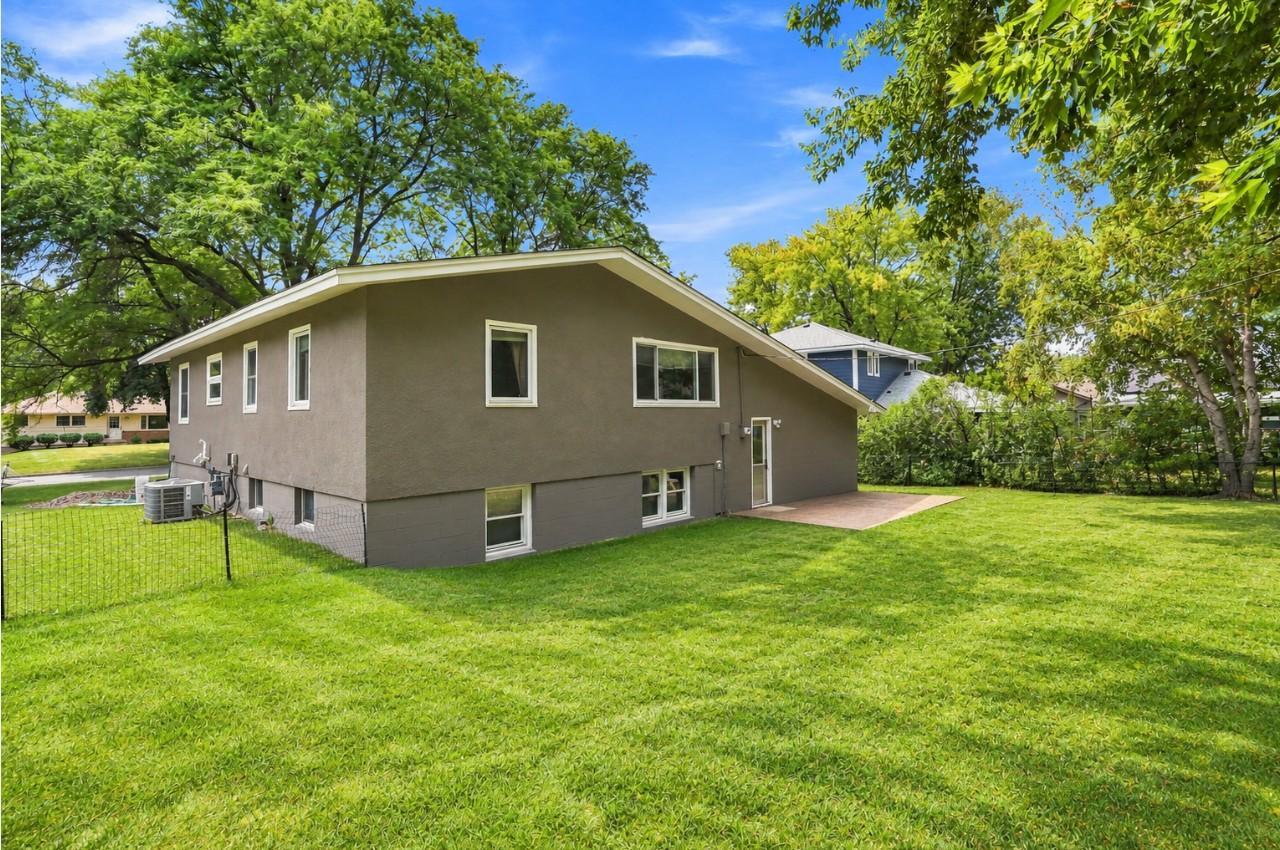 933 Island Lake Avenue