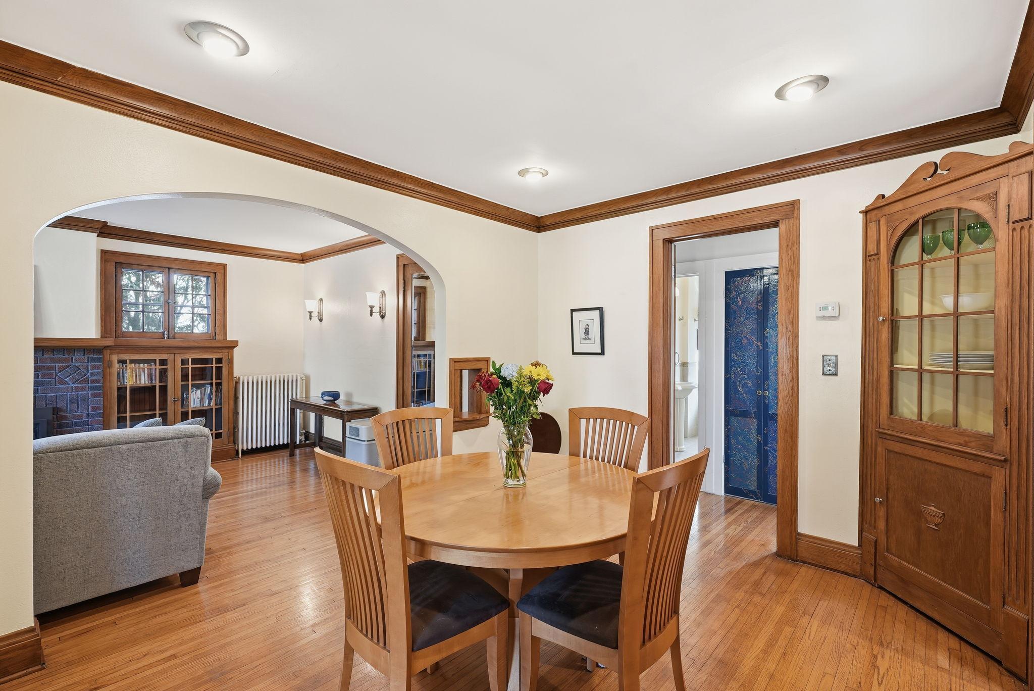 442 Mount Curve Boulevard
