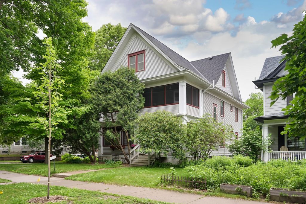 Photo of 1854 Laurel Avenue, Saint Paul, MN 55104 (MLS # 7077424)