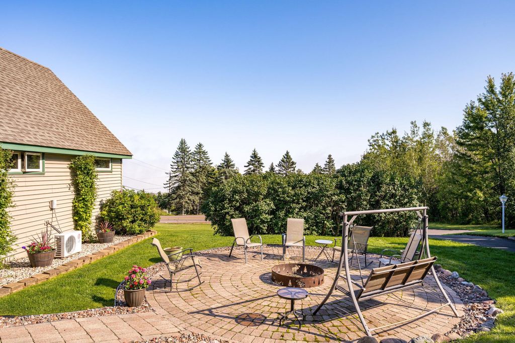 Photo of 1101 W Skyline Parkway, Duluth, MN 55806 (MLS # 7055616)