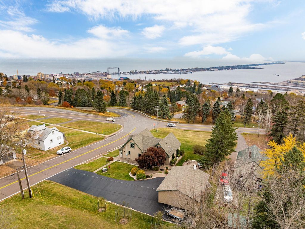 Photo of 1101 W Skyline Parkway, Duluth, MN 55806 (MLS # 7055616)