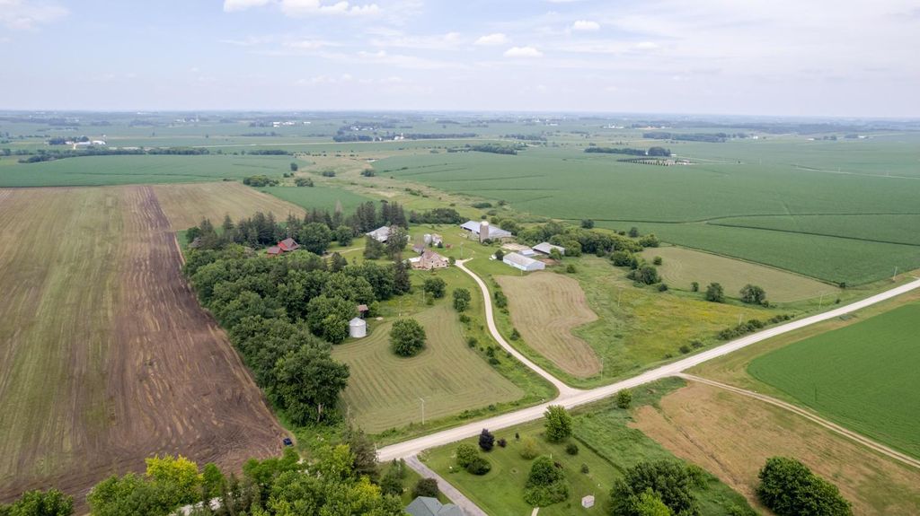 Photo of 13331 40th Street SE, Eyota, MN 55934 (MLS # 6751743)