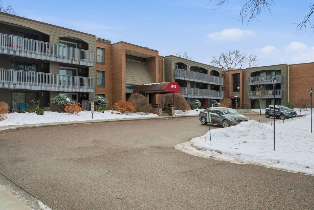 Photo of 2800 Hamline Avenue N #317, Roseville, MN 55113 (MLS # 7001738)