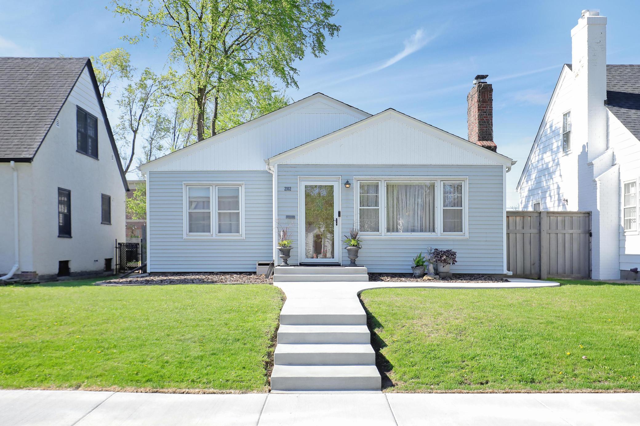2102 Pinehurst Avenue