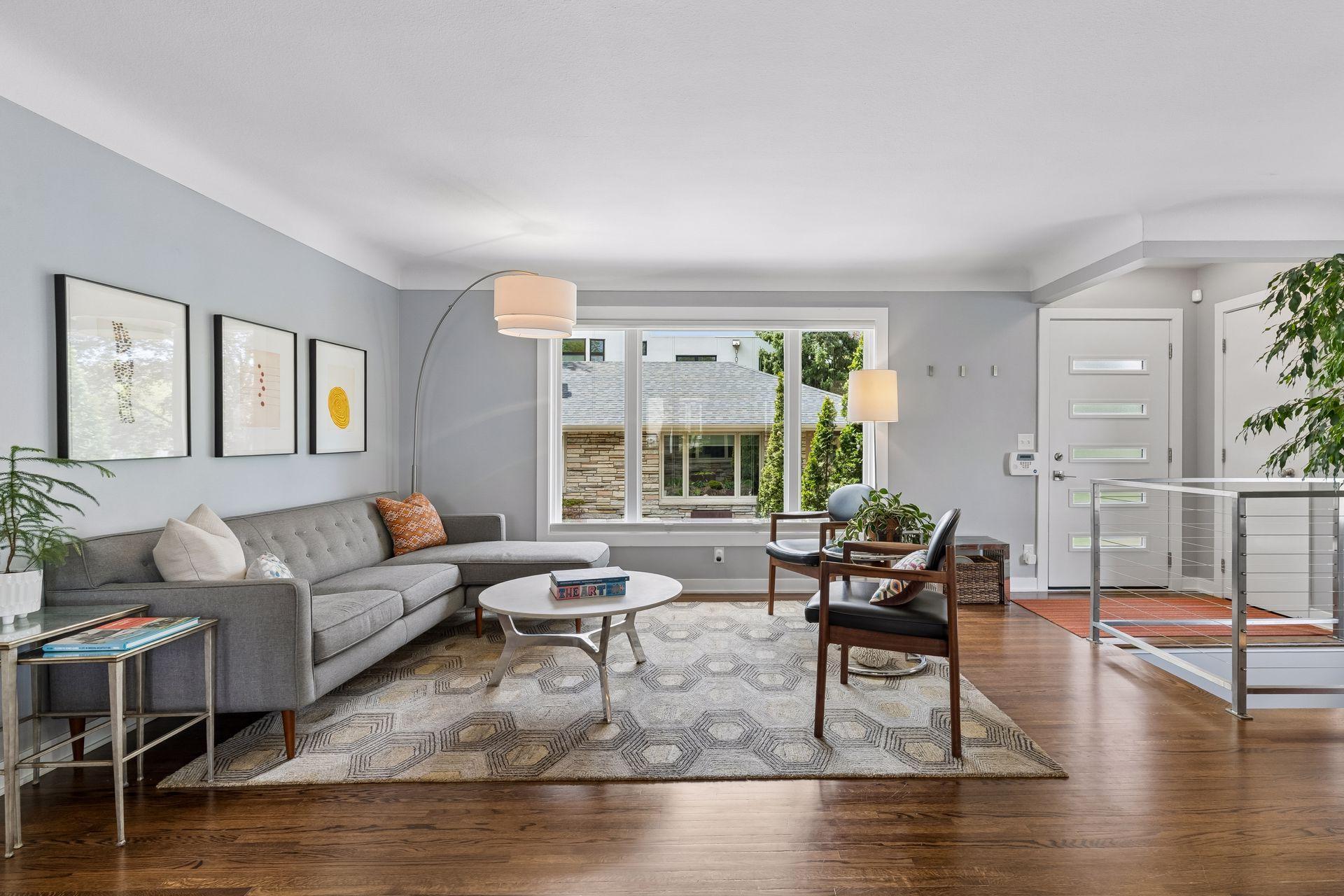 2713 W 28th Street W