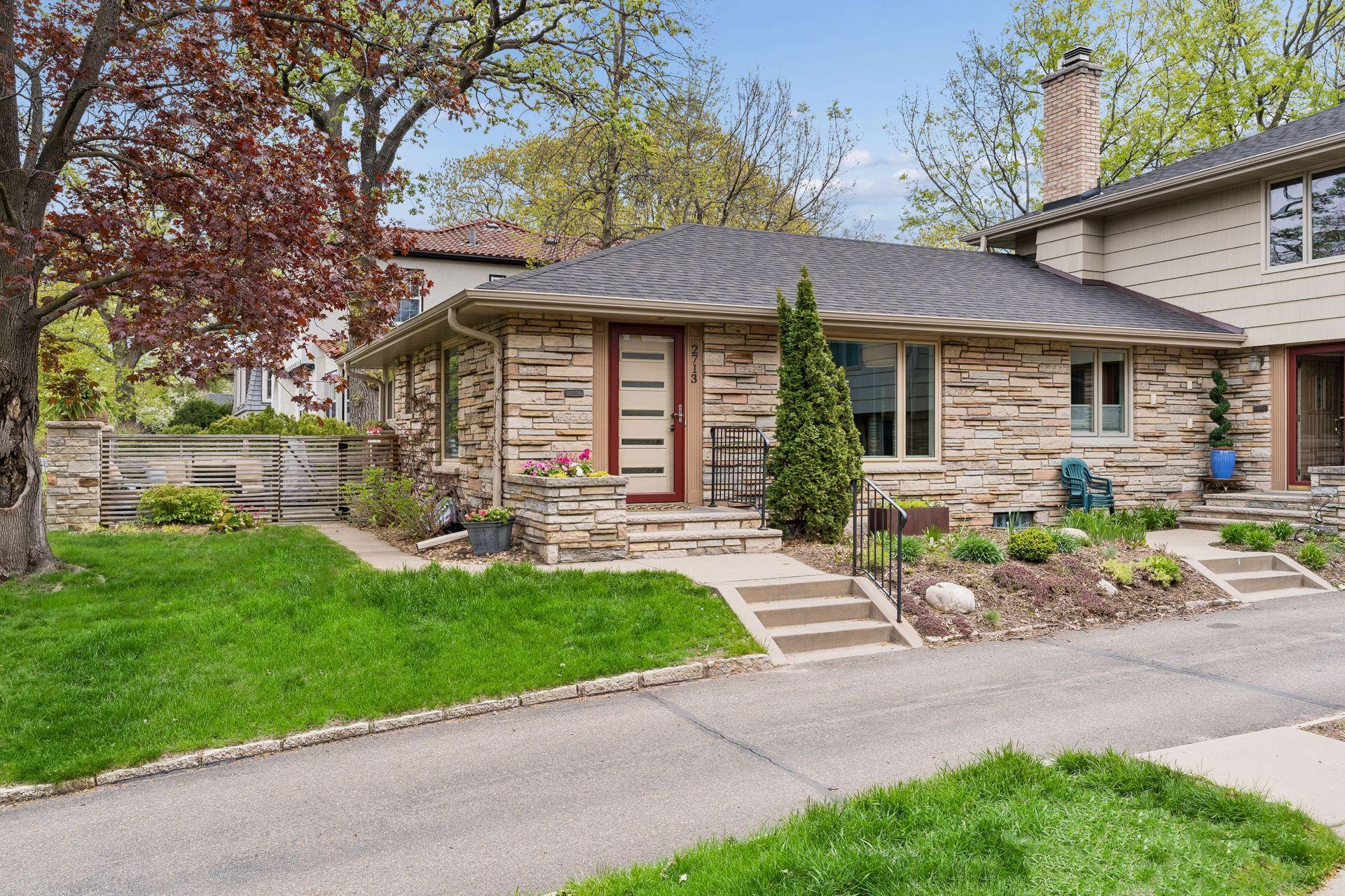 2713 W 28th Street W