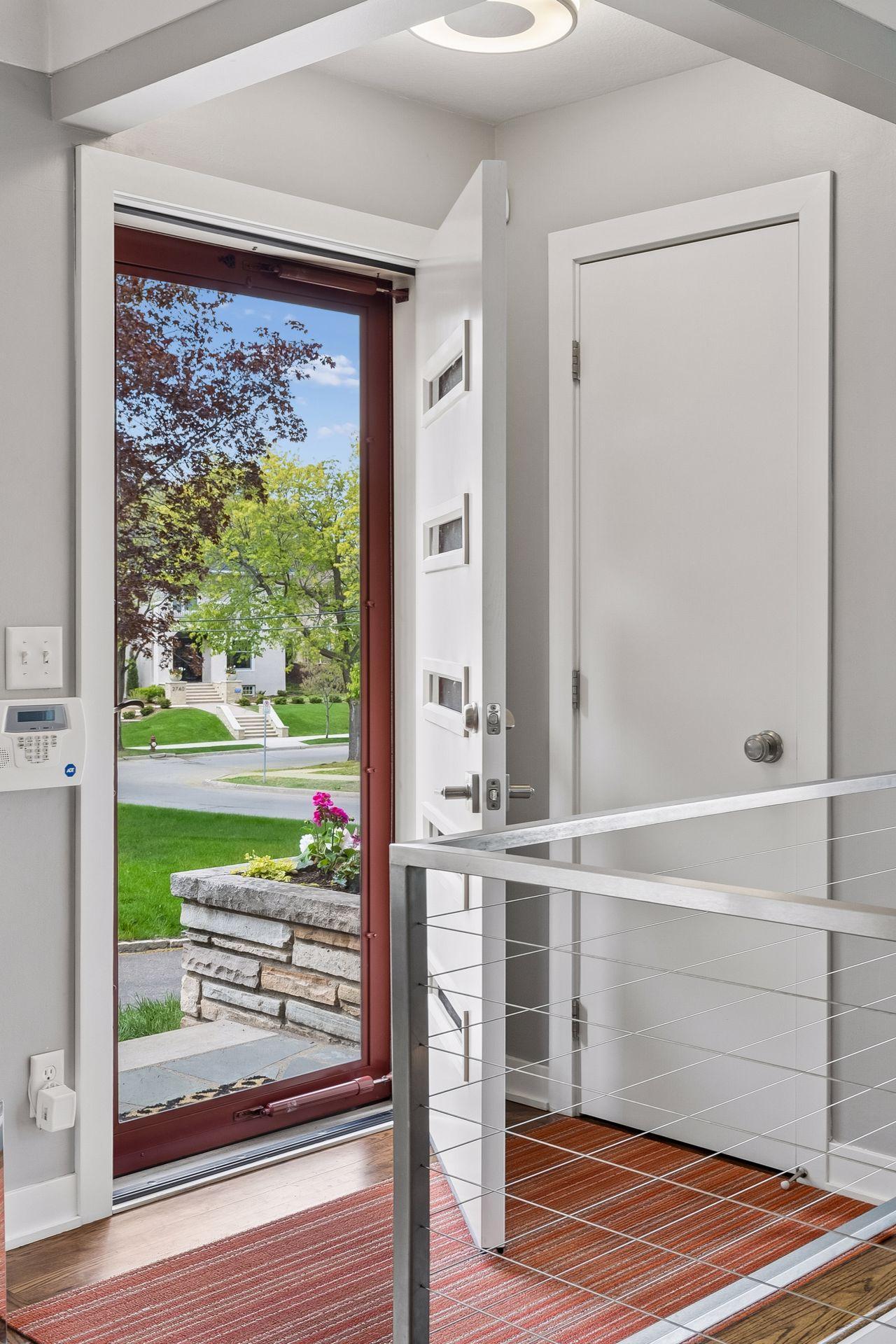 2713 W 28th Street W