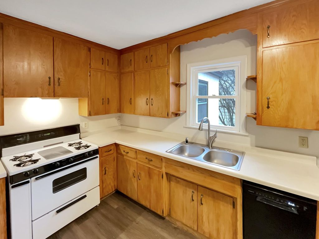 Photo of 2022 English Street, Maplewood, MN 55109 (MLS # 6823073)