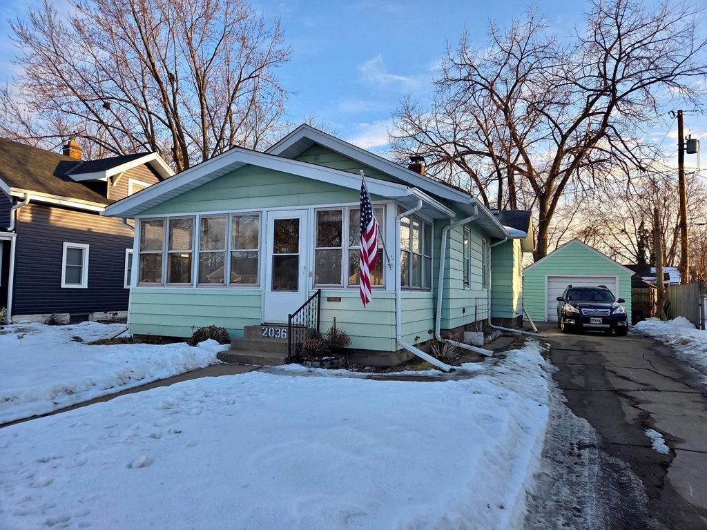 Photo of 2036 Stillwater Avenue E, Saint Paul, MN 55119 (MLS # 7024591)