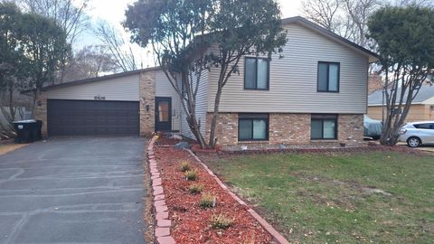 Photo of 8106 Groveland Road, New Brighton, MN 55112 (MLS # 7059489)