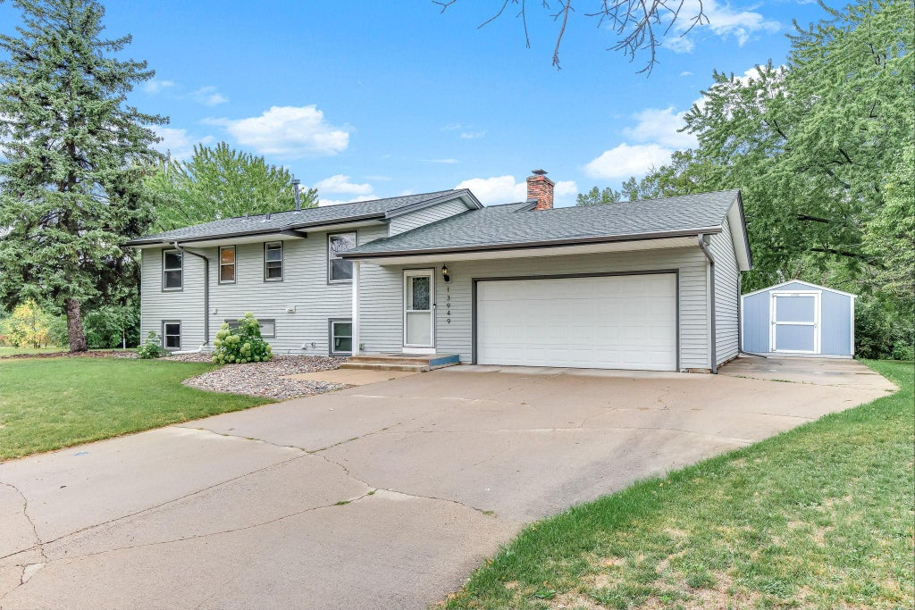Photo of 13949 Gauntlet Court, Apple Valley, MN 55124 (MLS # 7123154)