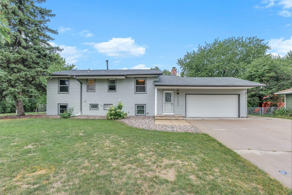 Photo of 13949 Gauntlet Court, Apple Valley, MN 55124 (MLS # 7123154)