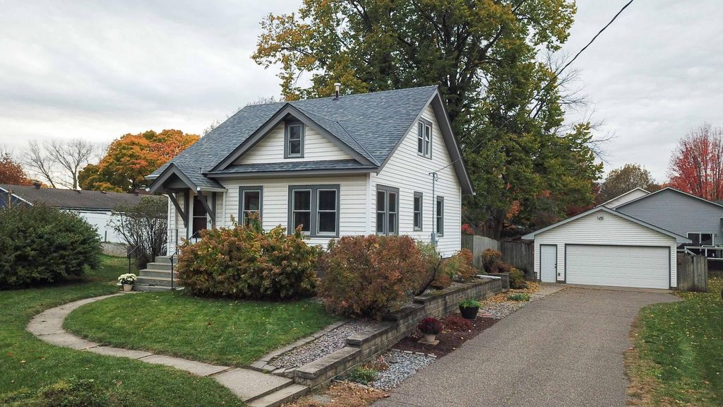 Photo of 763 Mcknight Road S, Saint Paul, MN 55119 (MLS # 7002223)