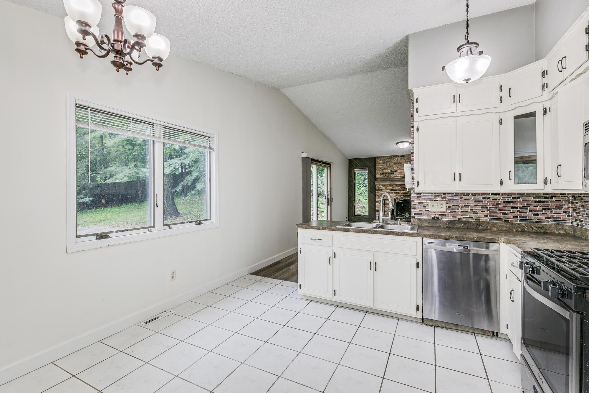 5885 Hidden Oaks Circle SE