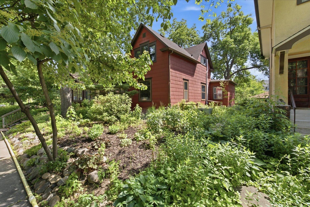 Photo of 143 Bedford Street SE, Minneapolis, MN 55414 (MLS # 7096136)