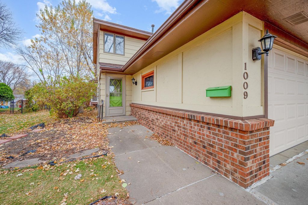 Photo of 1009 4th Avenue E, Shakopee, MN 55379 (MLS # 6823310)