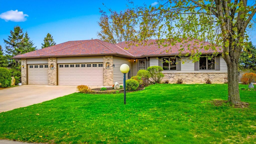 Photo of 1230 Eagle Ridge Trail, Stillwater, MN 55082 (MLS # 7057802)