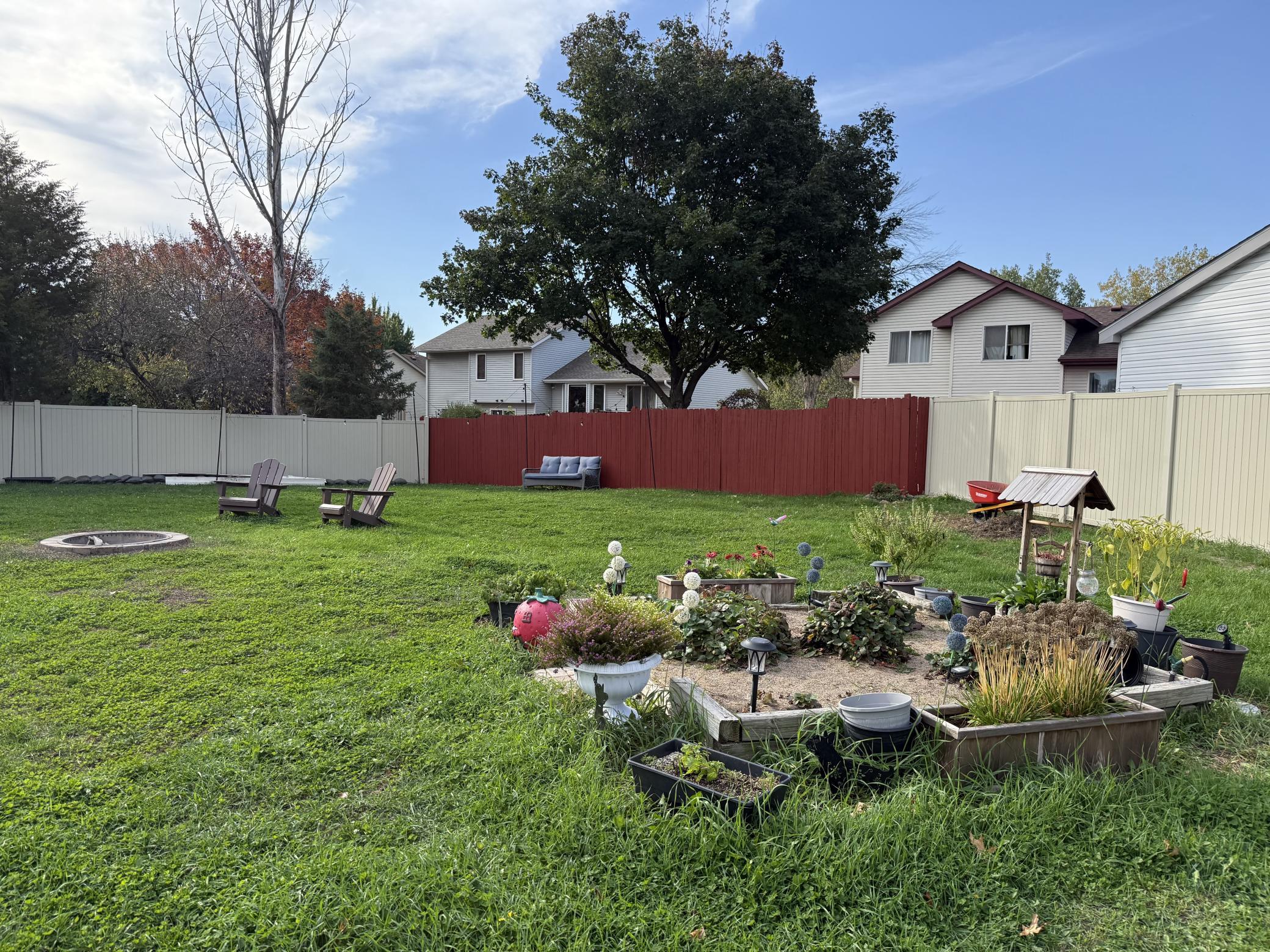 8749 Queens Gardens