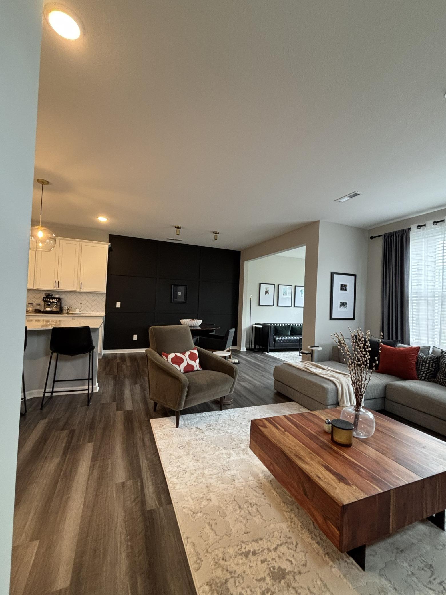 212 Junco Road N