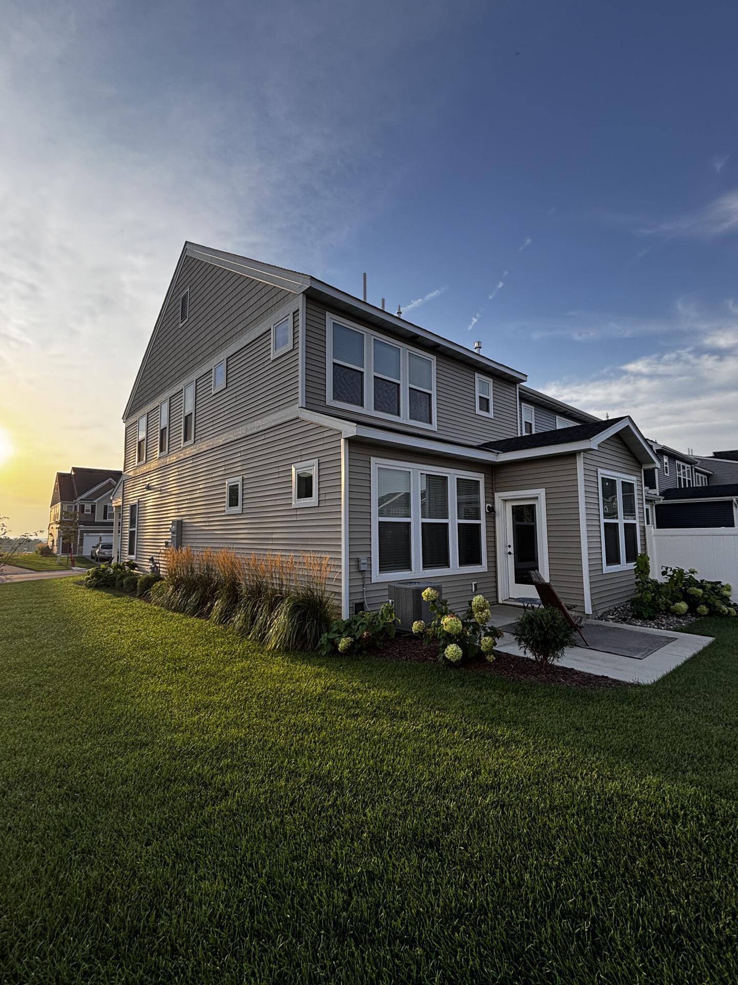 212 Junco Road N