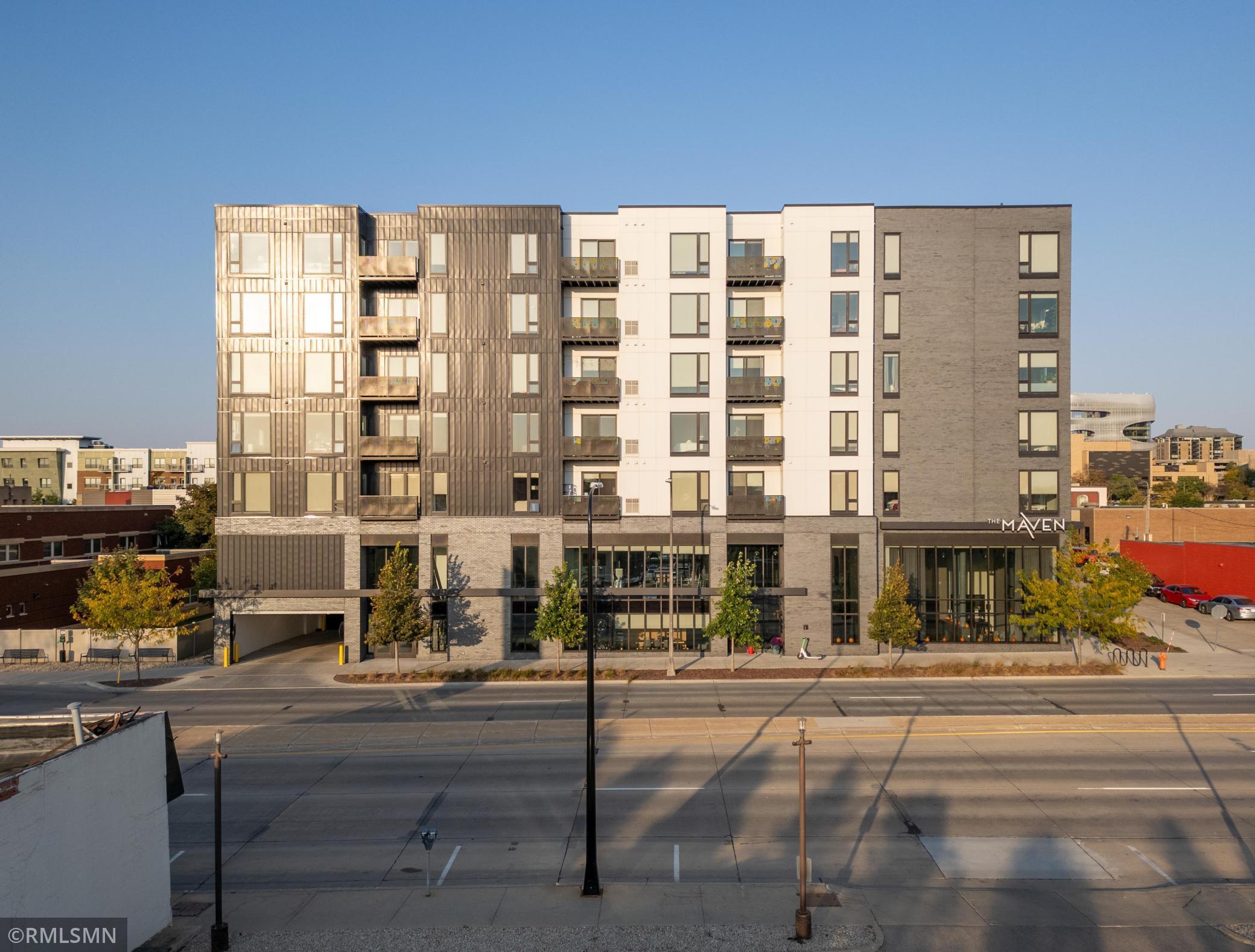 425 Broadway Avenue S