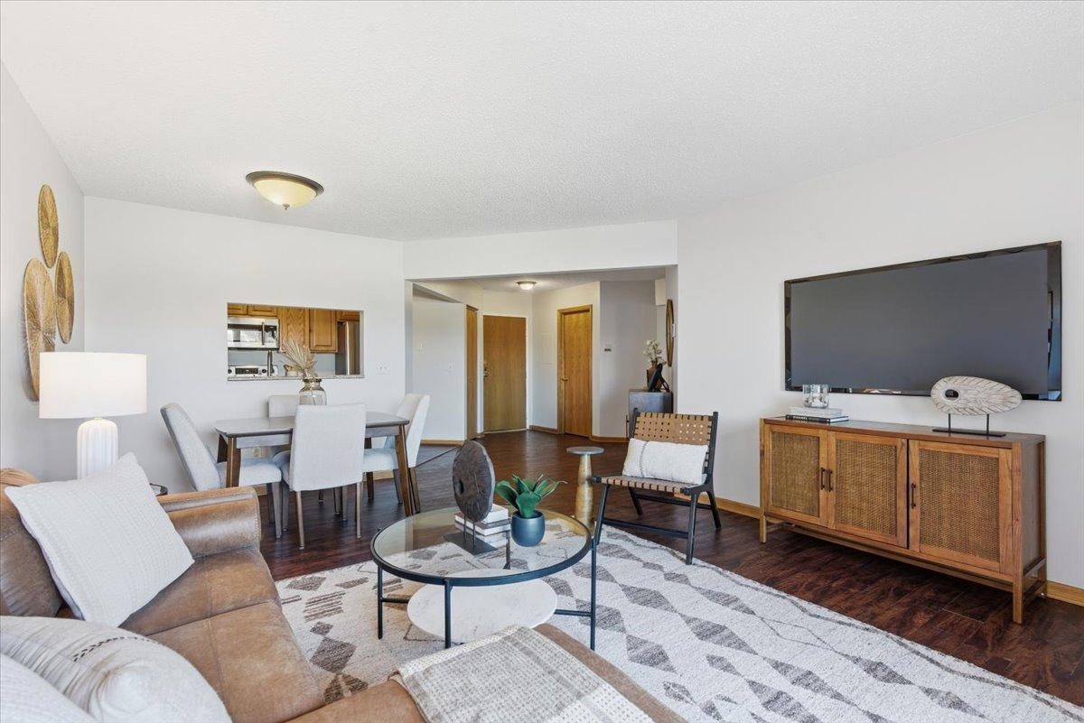 2425 E Franklin Avenue 212