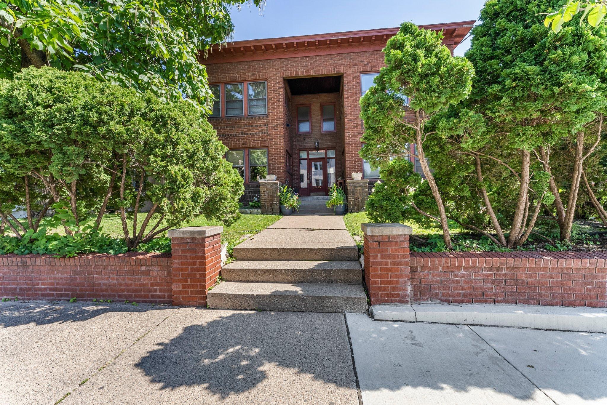 2895 James Avenue S 2